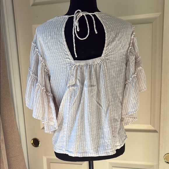 Cream Ruffled Flutter Sleeve Blouse - Picture 2 of 4